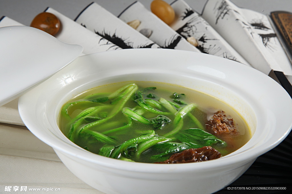 鸡汤羊肚菌浸菜苗