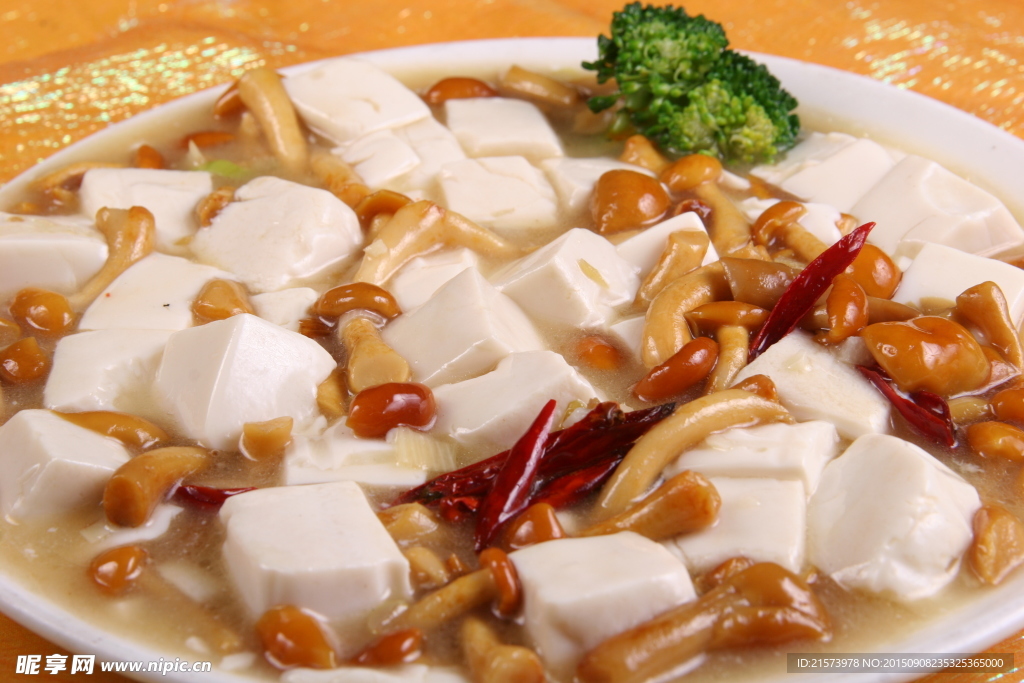 滑子菇熘豆腐