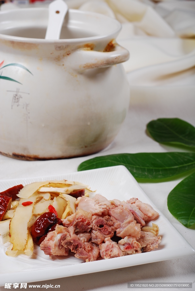 菌煲老鸡小
