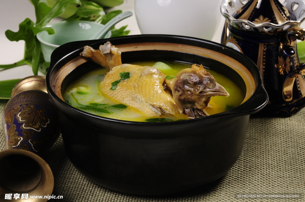 菌菇萧山本鸡煲