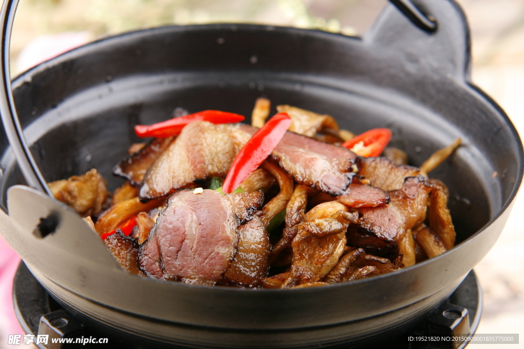 腊肉鸡菇