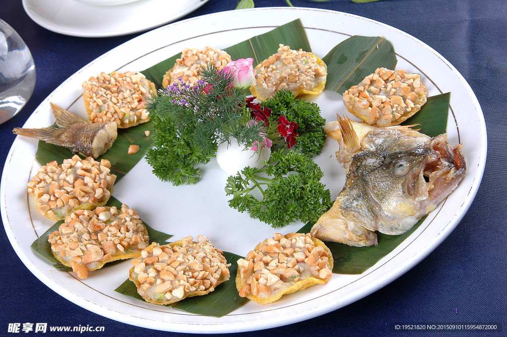 香椿鲈鱼饼