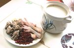 花生凤爪煲龙骨
