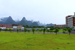 云烟山峰草地
