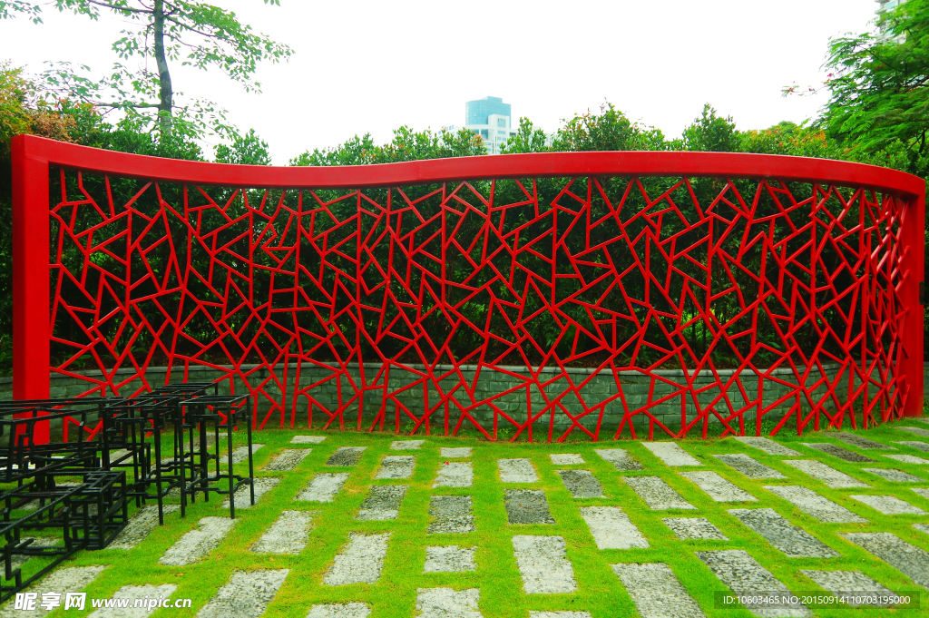 园林建筑 红墙穿花