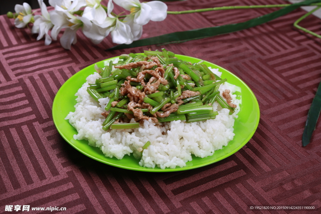 芹菜肉丝盖浇饭图片