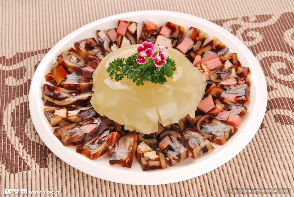 肘肉焖子拼鱼肚冻