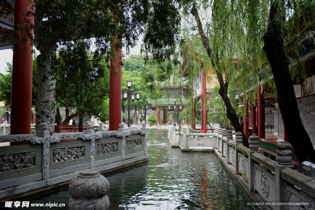 南粤苑庭台流水