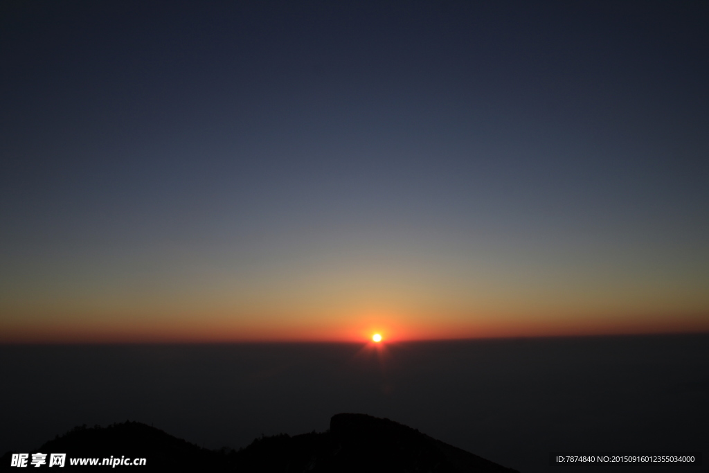 夕阳下的牛背山风光