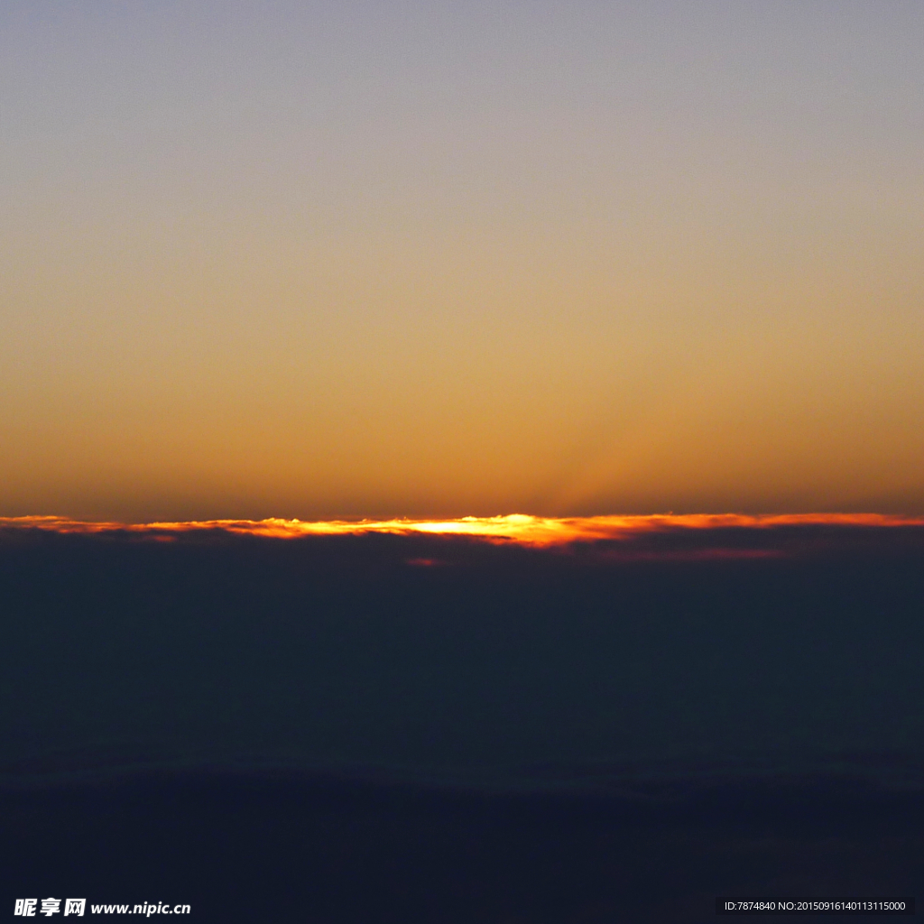 夕阳下的牛背山风光