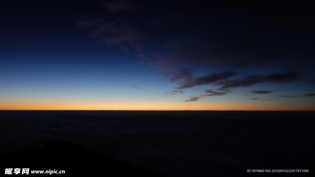 夕阳下的牛背山风光