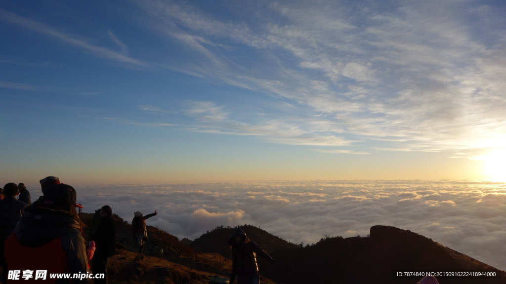 夕阳下的牛背山风光