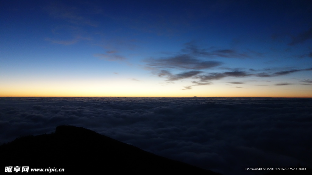 夕阳下的牛背山风光