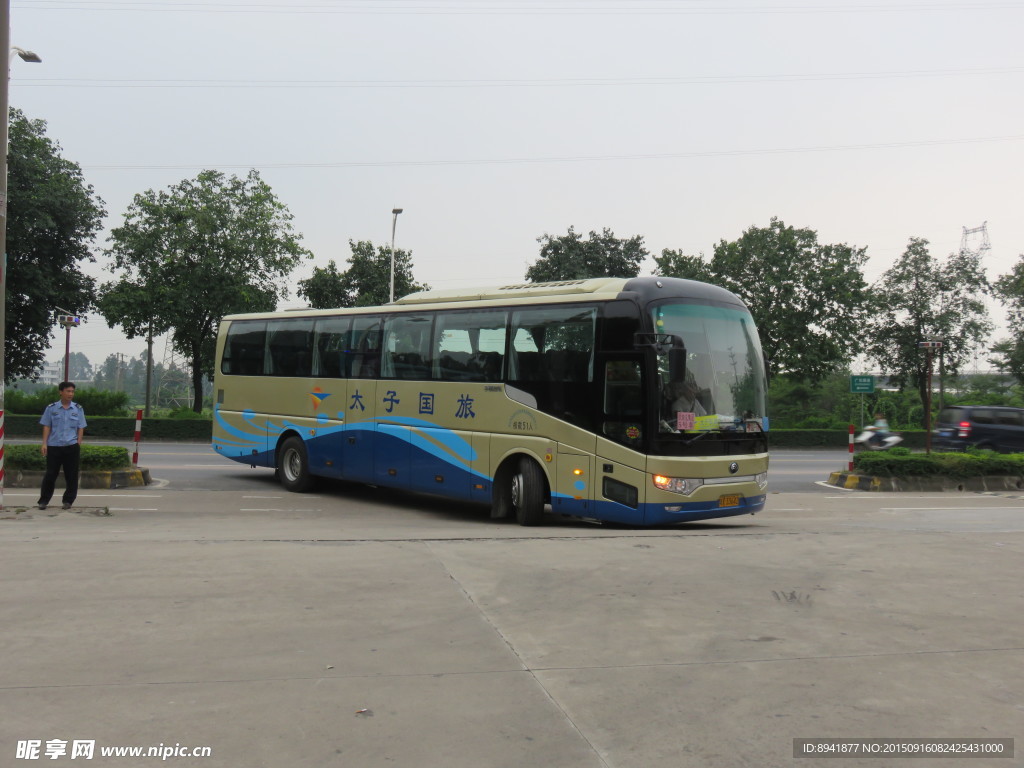 旅游大巴车