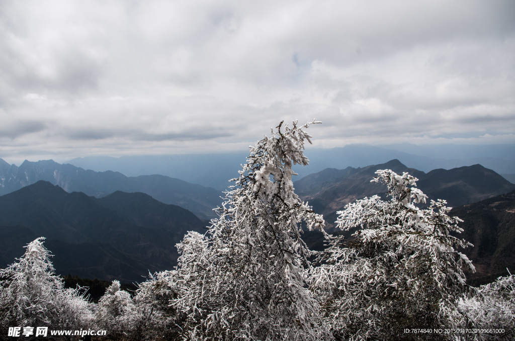 牛背山雪景