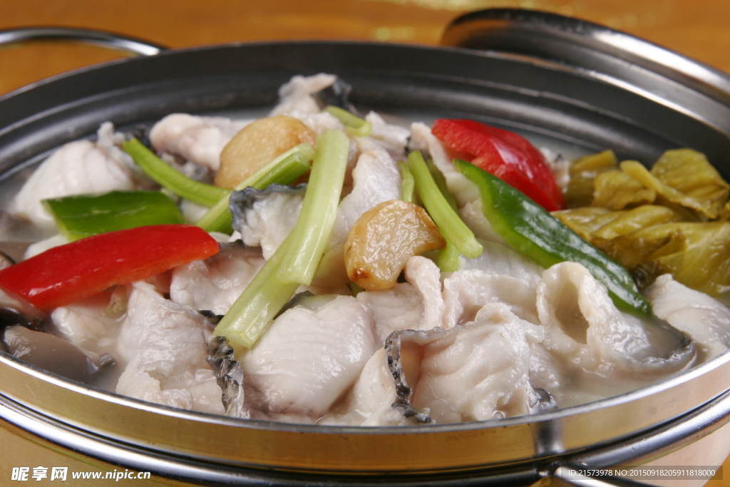 酸菜什菇生鱼片