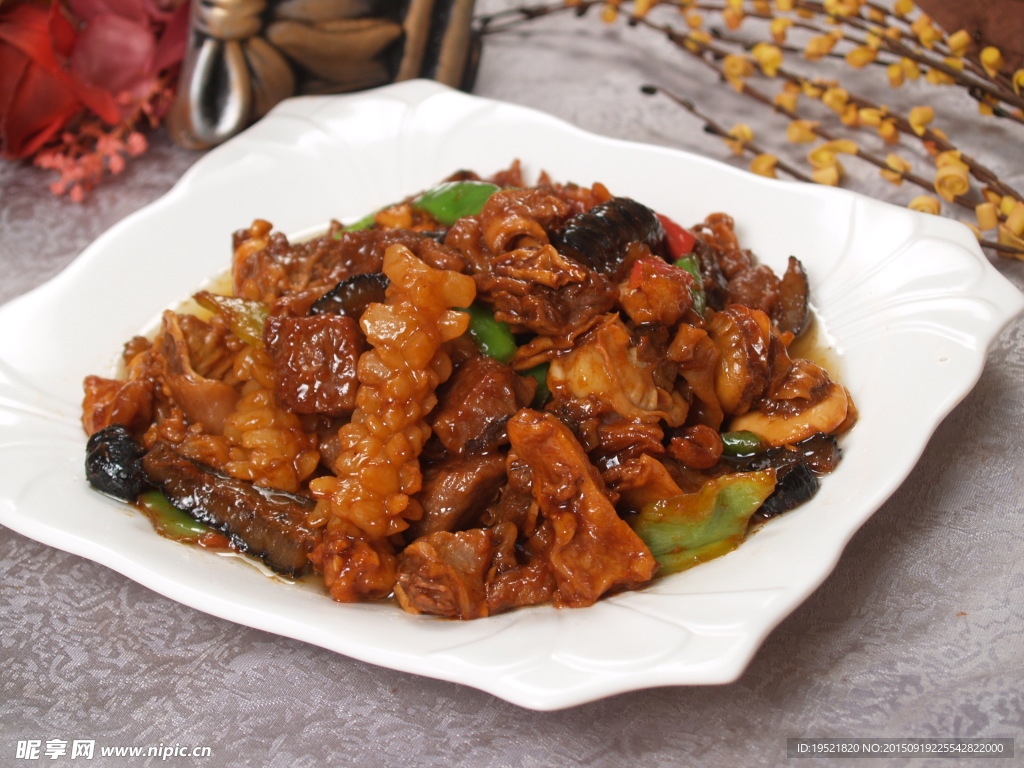 三鲜烧牛腩