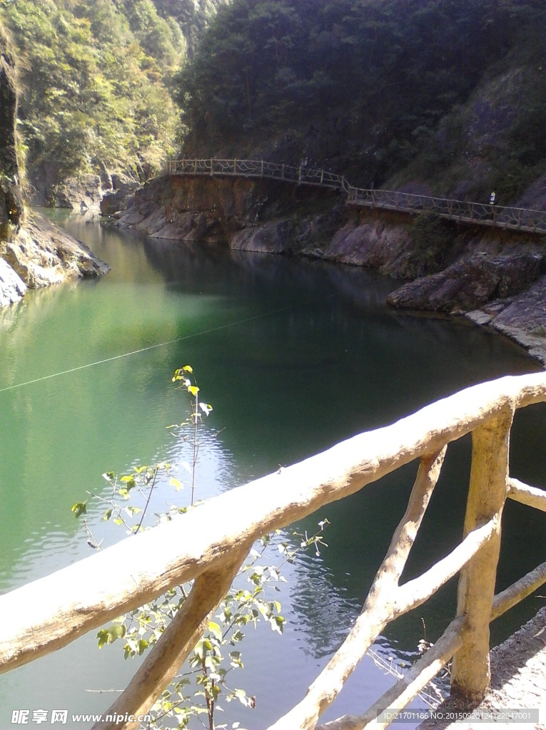 山水 扶梯