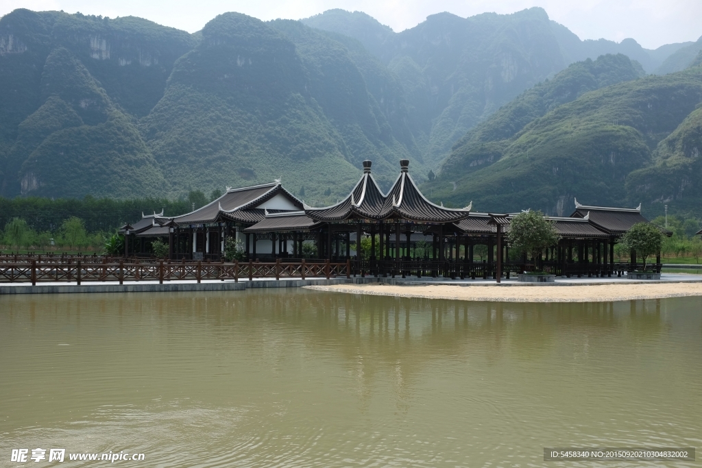 山青水秀