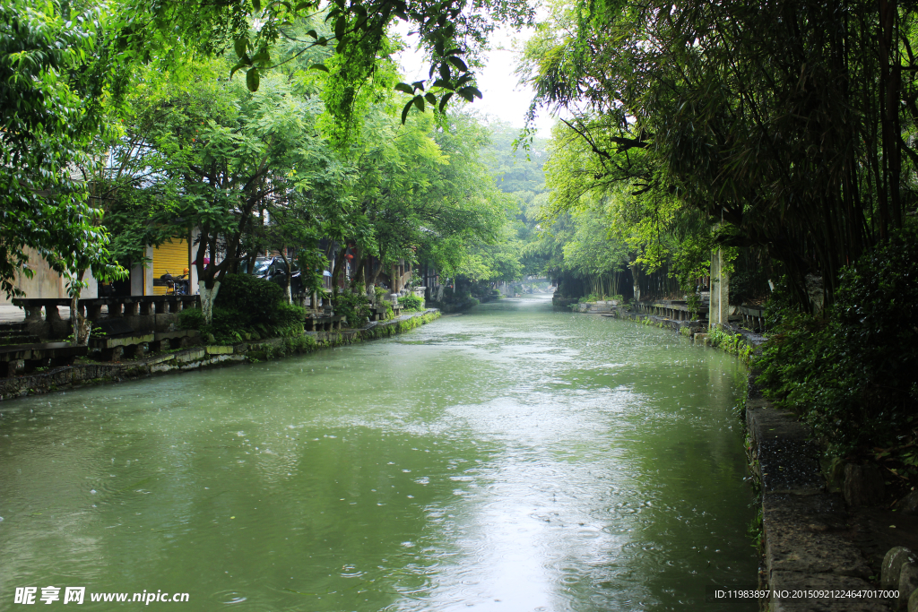 兴安灵渠水街雨景