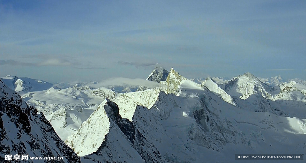航拍雪山