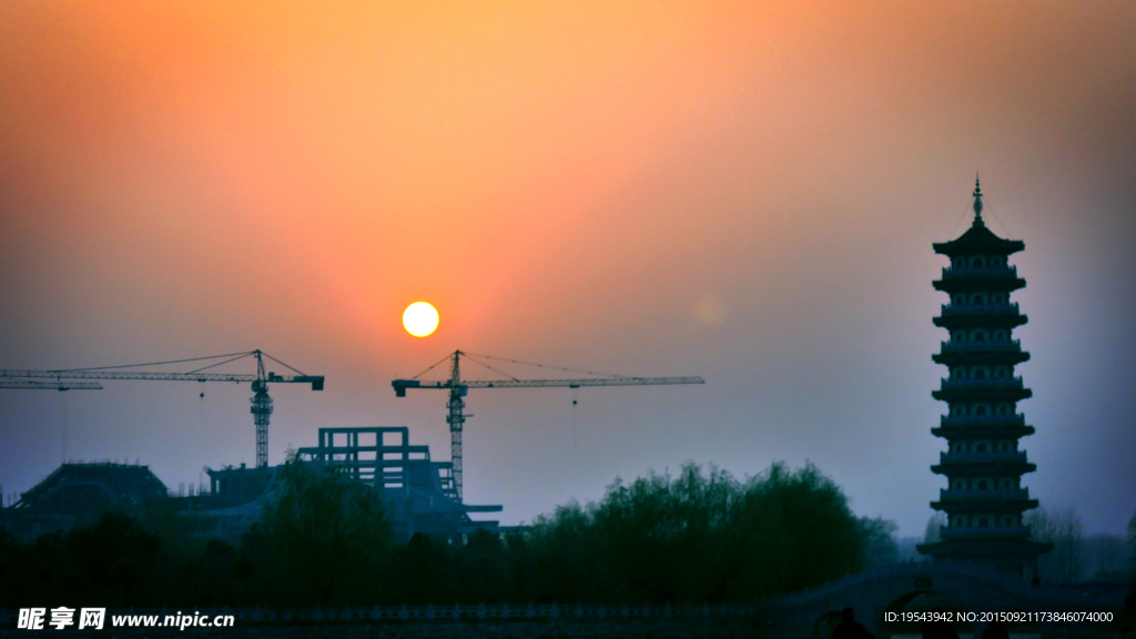 夕阳西下 塔