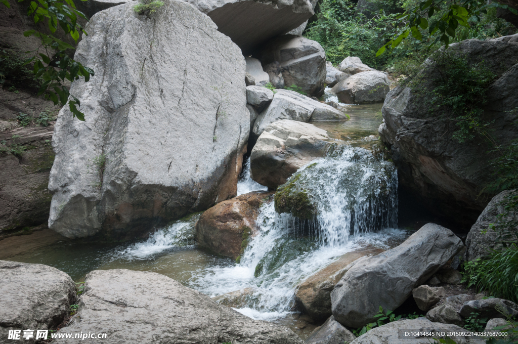 云台山石头流水