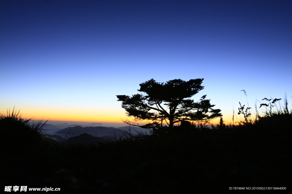 夕阳下的轿顶山风光