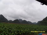 烟雾萦绕的山脉