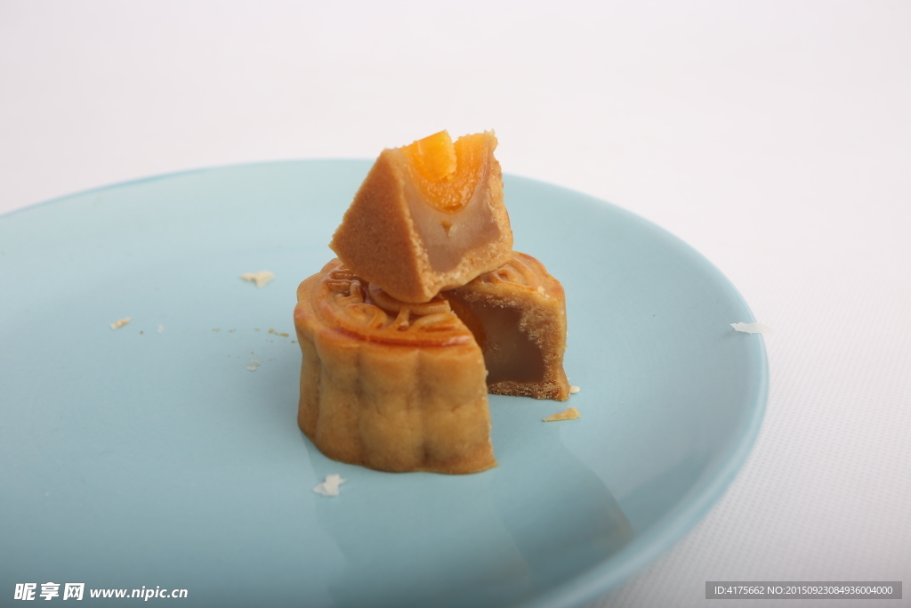 莲蓉蛋黄月饼