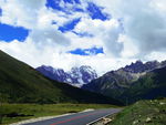 西藏郊外公路