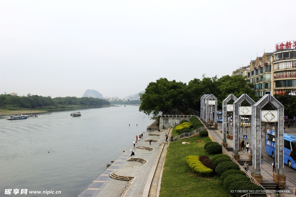 漓江滨江路风景