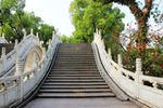 汉白玉拱桥
