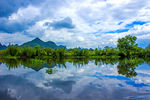 蓝天山水风景