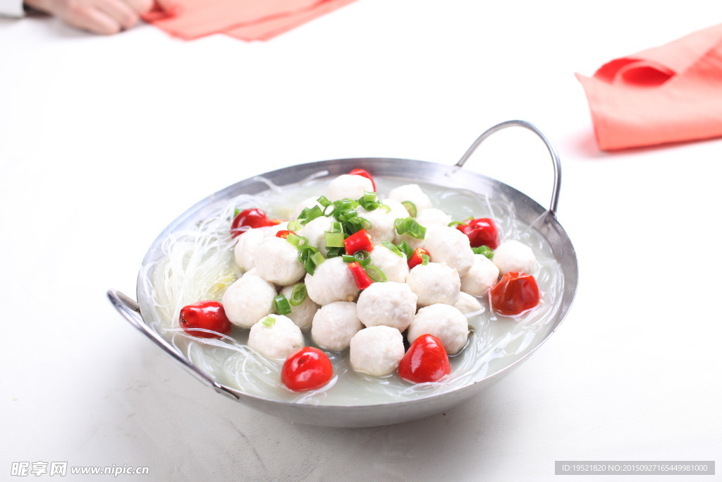 金丝酸菜鱼丸锅