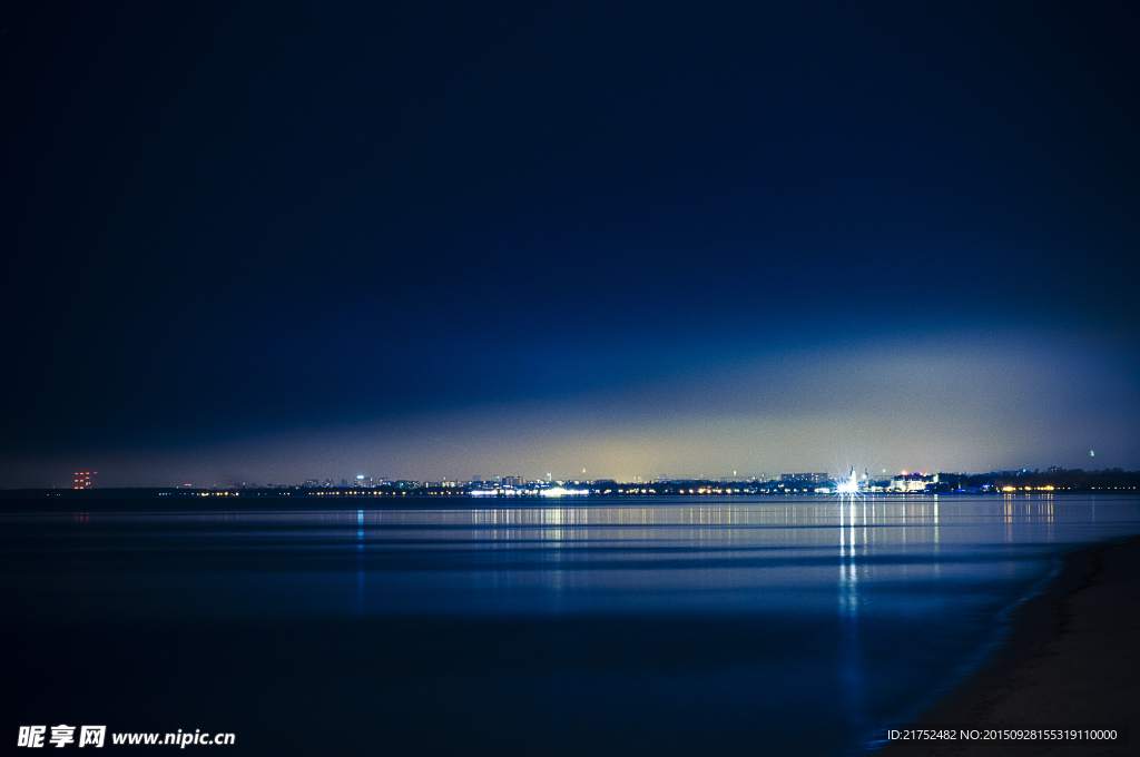 海边城市夜景