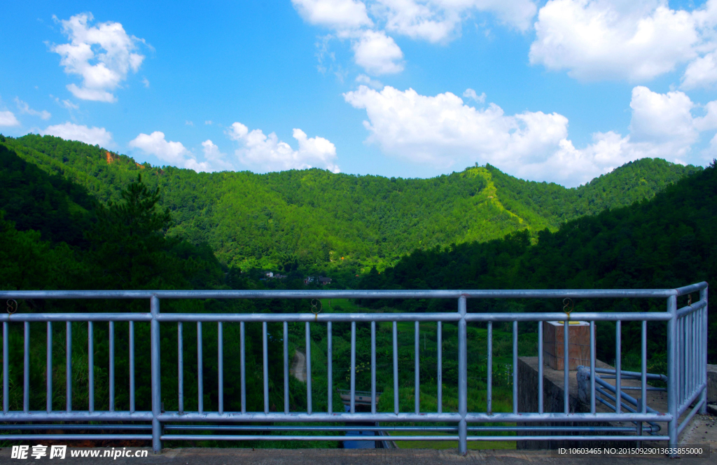 深山水库 山水人烟