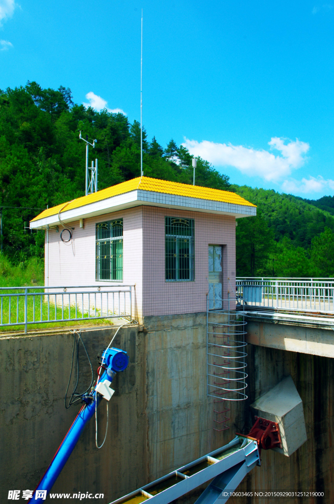 水库风光 排洪建筑