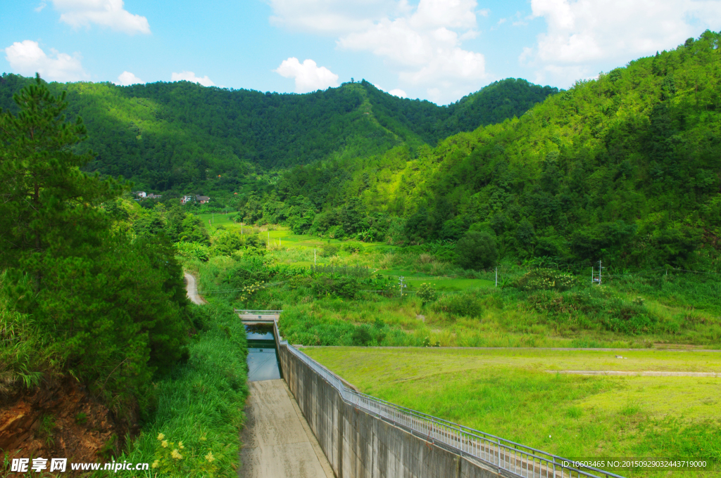 水库风光 排洪景观