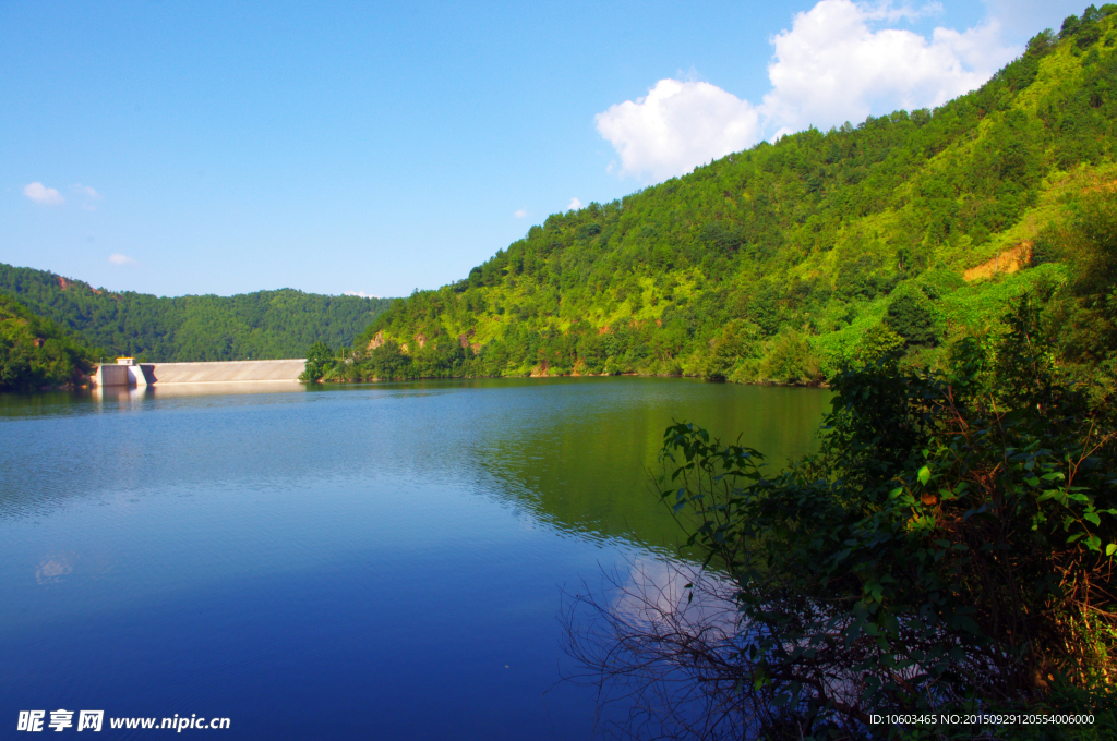 水库风光 山岚之水