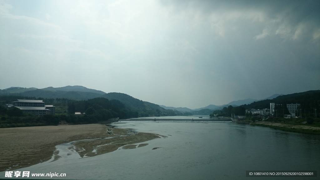 河流