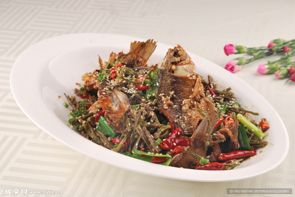 跑豇豆煸鲫鱼