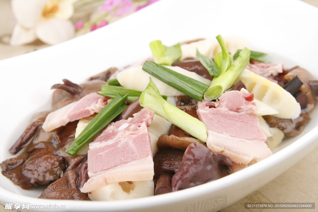 鲜笋咸肉牛肝菌