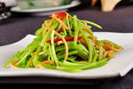 鲜茼蒿炒鸡腿菇