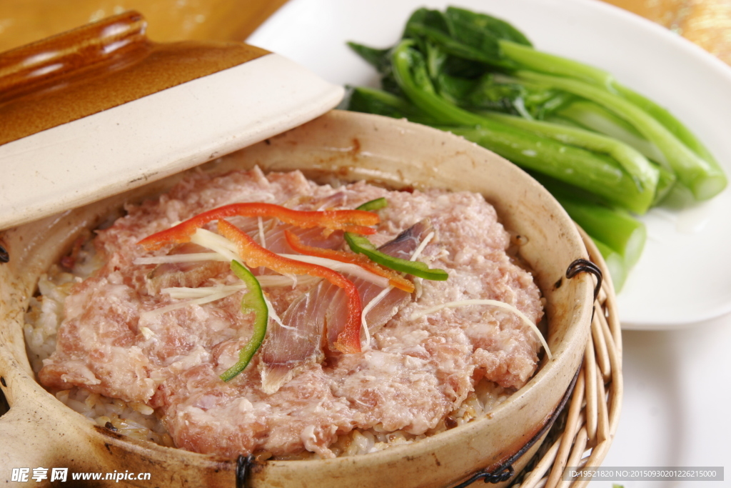 咸鱼肉饼煲仔饭