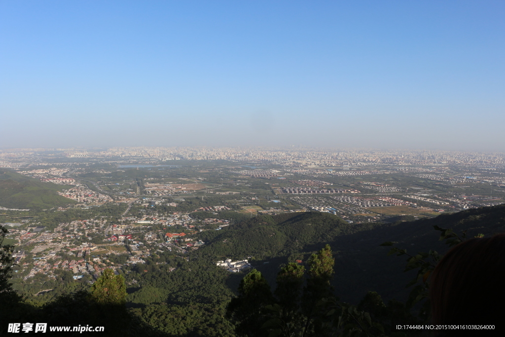 北京香山下的城市风景