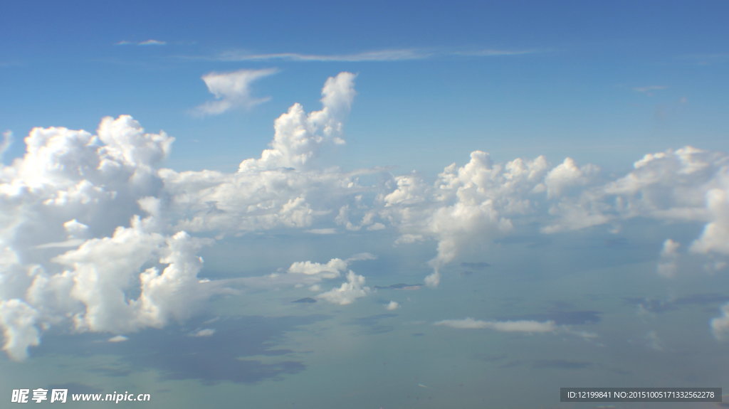 飞机上的天空