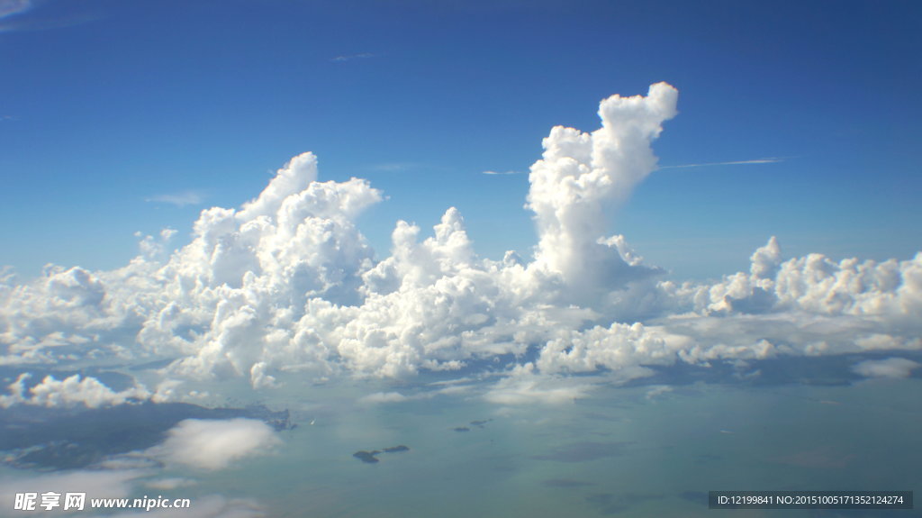 飞机上的天空