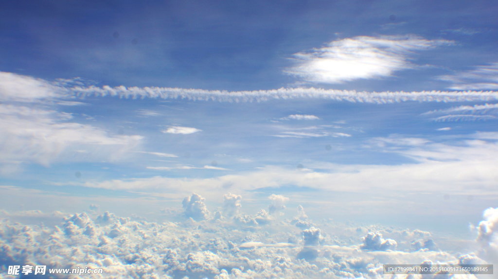 飞机上的天空