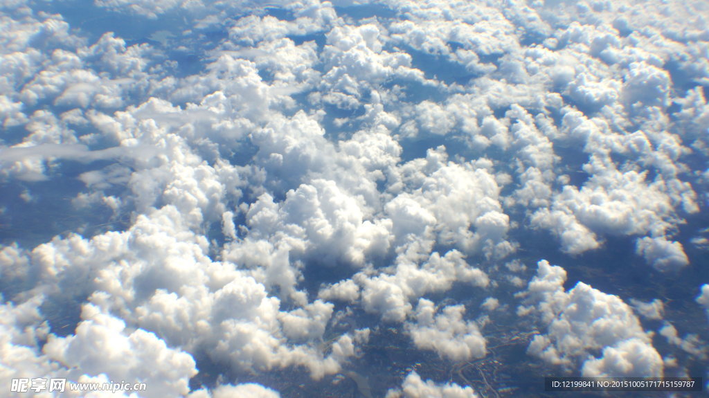 飞机上的天空